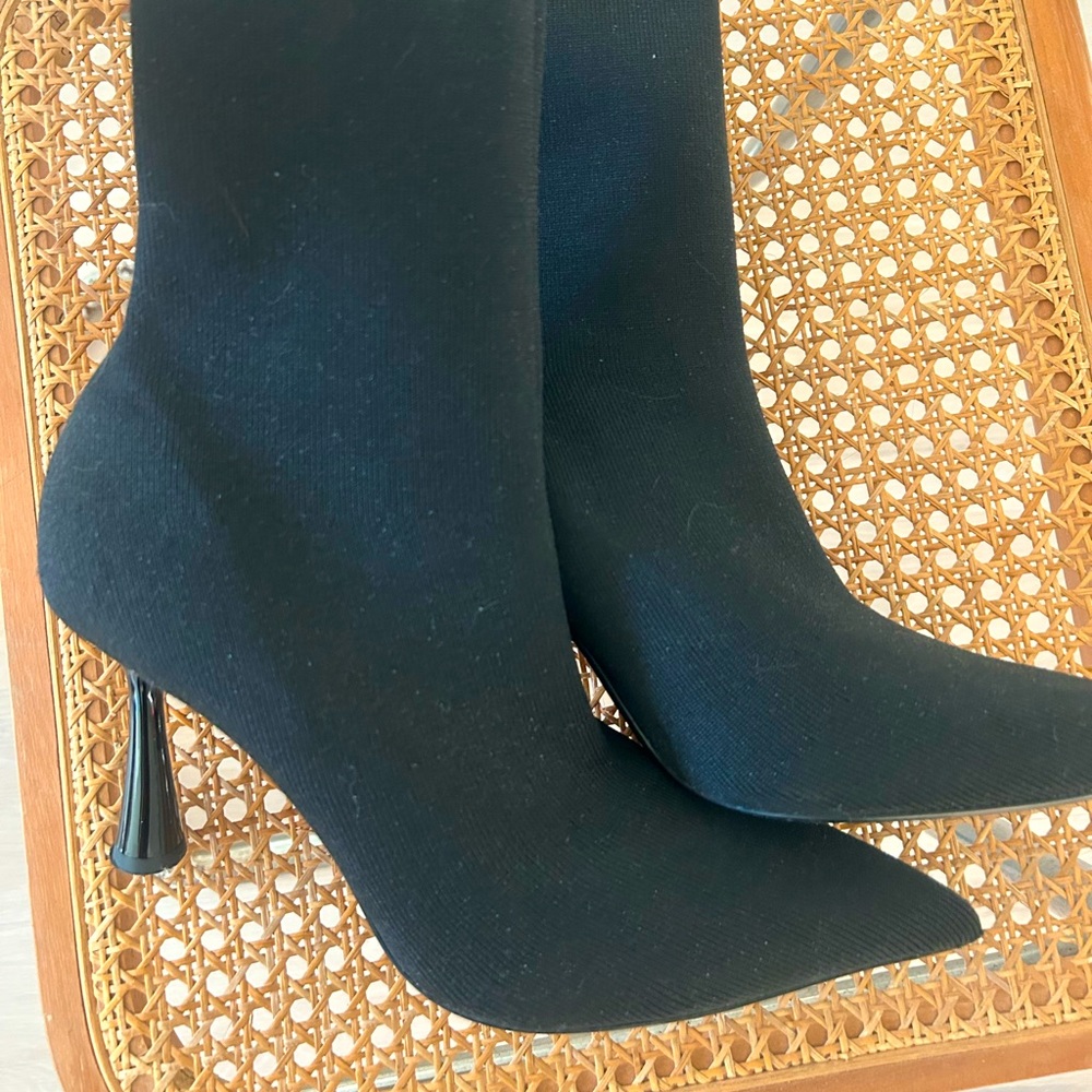 NEW Zara black fabric ankle boots. Never worn, NWT size 42.